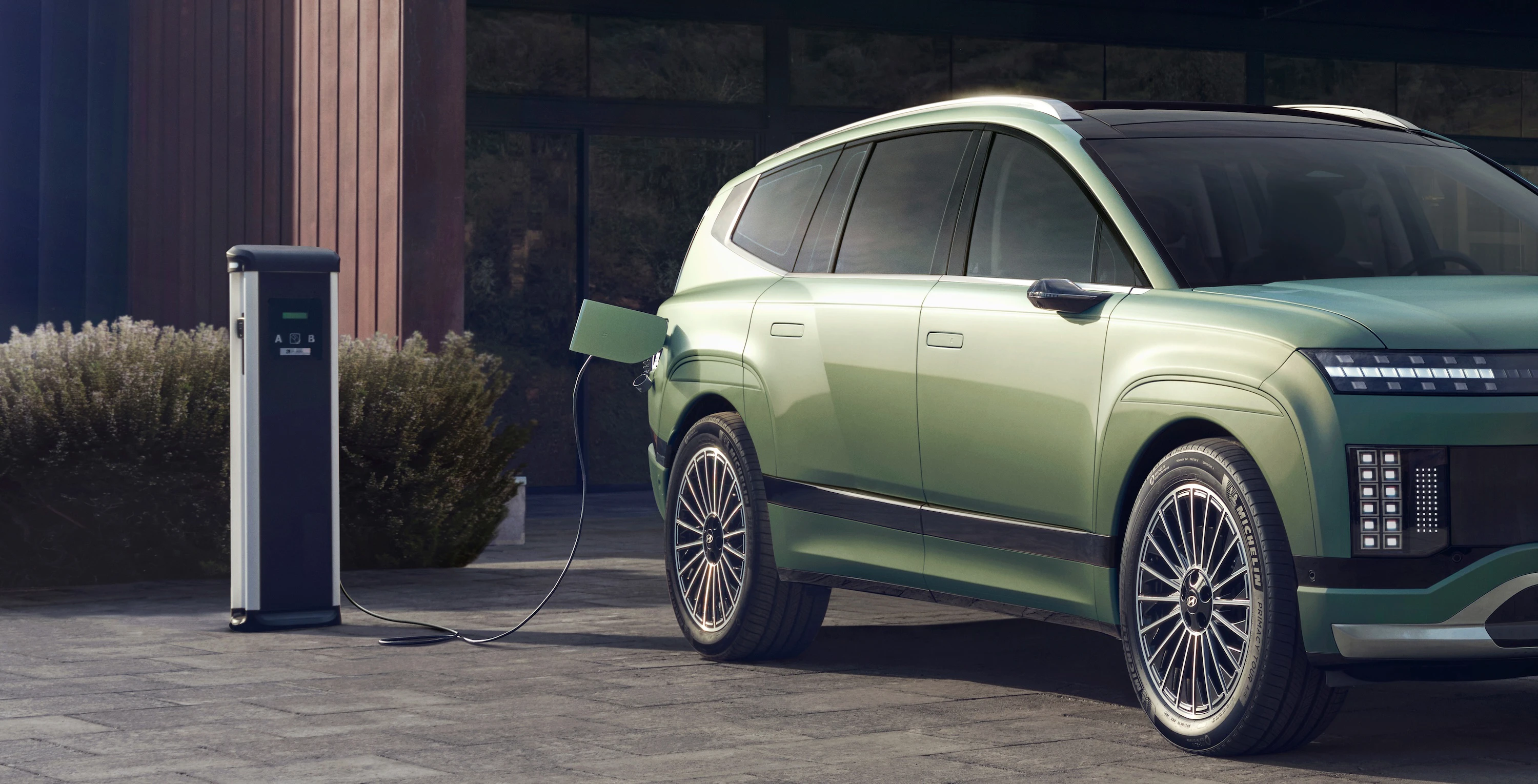 Hyundai IONIQ 9 Exterior Charging Closeup EU 17