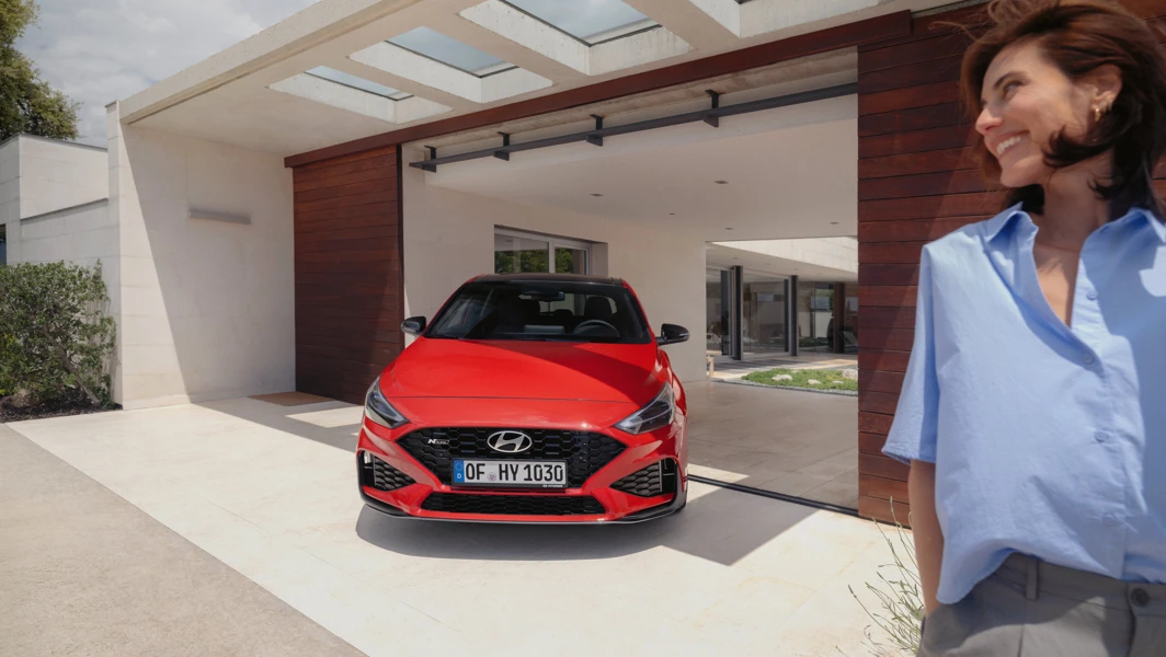 Hyundai I30 frau lacht